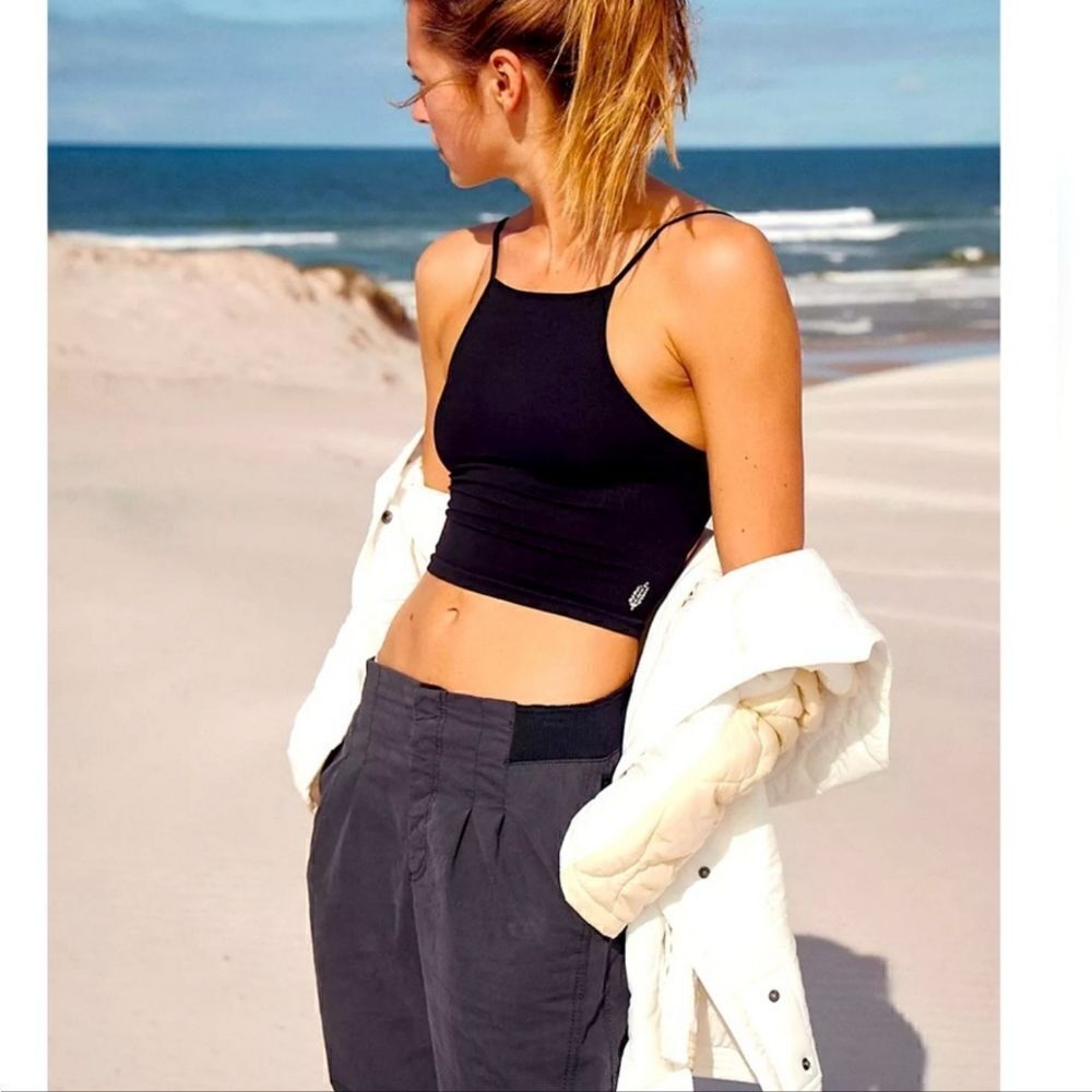 **Read Listing**Tighten Up Cutout Tank Free People Solid Black XS/S - Picture 2 of 6